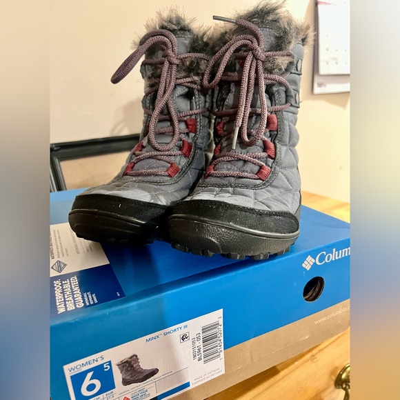 Columbia boots - Picture 3 of 7